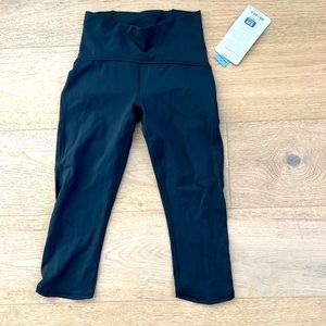 NWT Lululemon capri black legging sz 4
